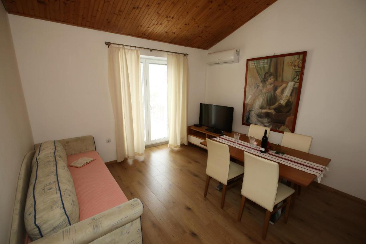 Apartments Noemi Malinska Εξωτερικό φωτογραφία