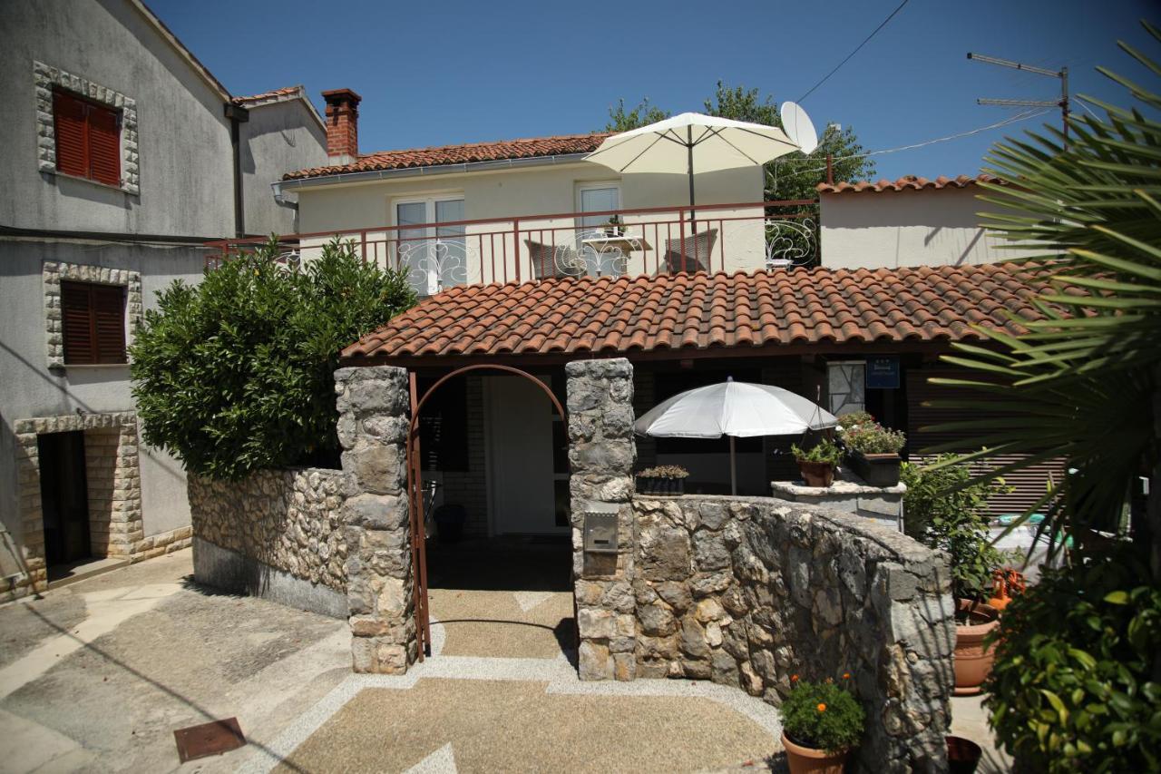 Apartments Noemi Malinska Εξωτερικό φωτογραφία