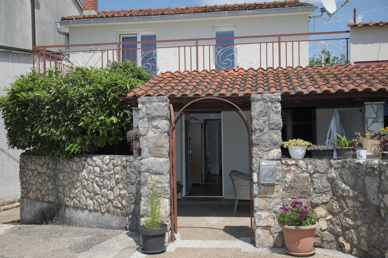 Apartments Noemi Malinska Εξωτερικό φωτογραφία